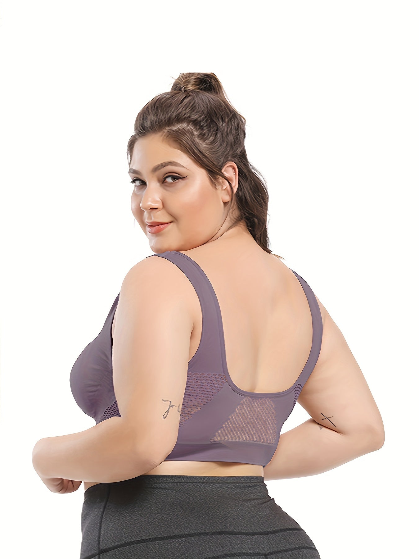 Seamless Plus Size Sports Bra for Women with Removable Pads Breathable Mesh Fabric, Push-Up Fit Vest Style